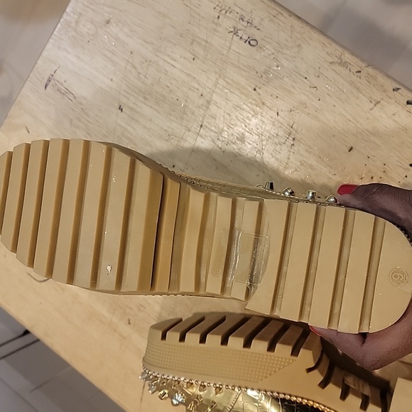 women's size 9 gold color booties - Picture 5 of 6